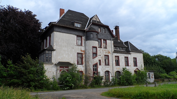 Das Herrenhaus im Park
